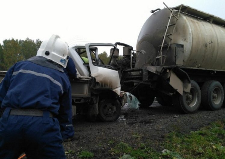 На М5 погиб водитель грузовика, въехавший в муковоз