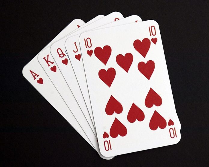 800px-A_studio_image_of_a_hand_of_playing_cards._MOD_45148377
